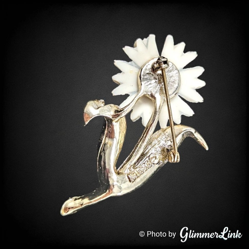 Vintage 1960s Sarah Coventry Light & Bright White Daisy Flower Brooch Pin - Picture 4 of 6